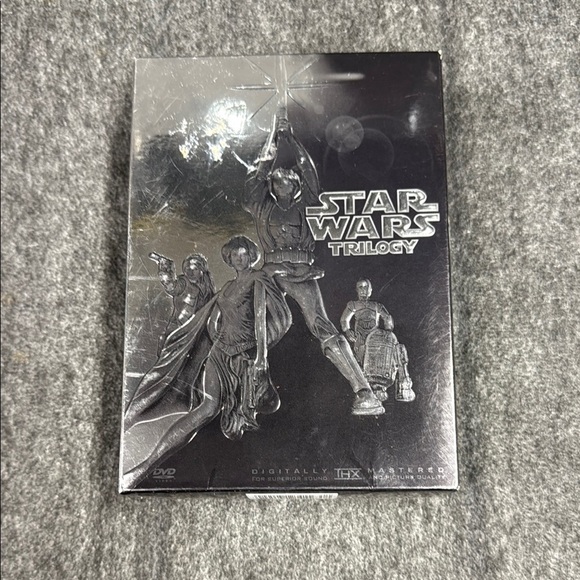 Star Wars Trilogy DVD Set - Silver and Black - Picture 1 of 11